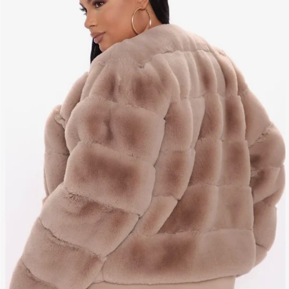 New with tag. Fashion Nova faux fur Jacket Coat. Size Small. - Picture 9 of 9
